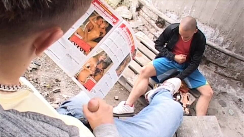 Young Bastards: Biseksüel genç kız deliğini açıyor