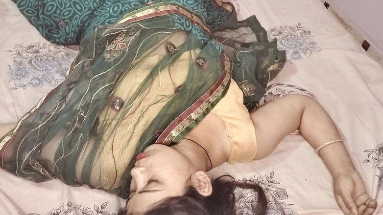 Sexy Girlfriend Girl: Tight Pussy Desi Bhabhi in Saree Fucked Hard by Devar...