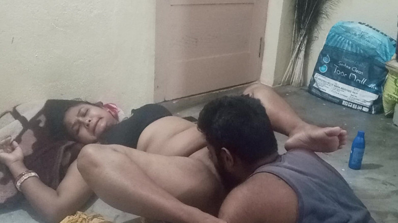 Mridulmadhu: Marido y esposa en video completo sexy en hindi
