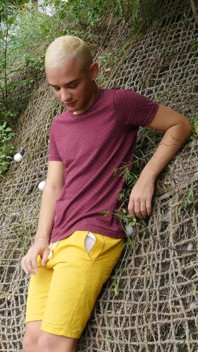Smooth twink ha il culo grosso sbattuto su una barca