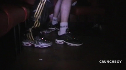 STRAIGHT BOY CURIOUS: Dominatrice di sneaker e piedi in cruising con badboys