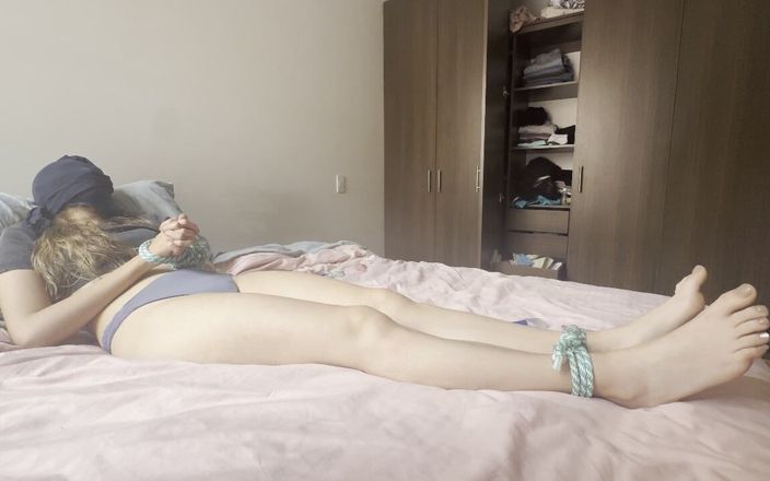 scarlettandc: Showing My Slave How to Be Submissive