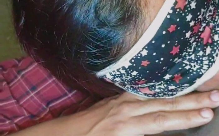 Hotwife Srilanka: Горячую индийскую шлюшку выставляет напоказ муженек и трахает рот