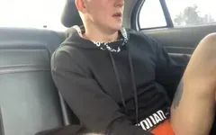 Terwijl ik in het verkeer stond, maakte ik een aftrekbeurt op de achterbank
