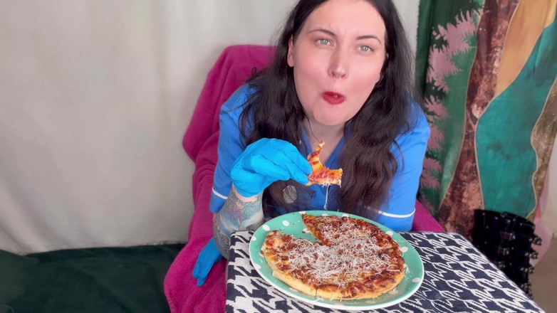 MissFFW: 护士ffw在漫长的一天后吃