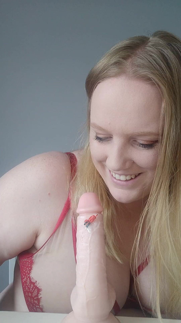 Julie_Bliss: Julie Bliss - минет великанши