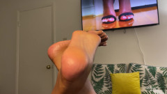 Pink Foxx: MILF Feet While Talking on the Phone