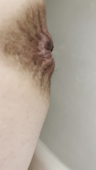 Reife möpse hüpfen und werden mit sperma bedeckt
