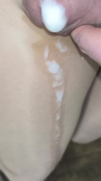 Parlak çıplak külotlu çorapla çok sulu boşalma