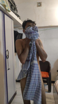 Bañarse desnudo con cara