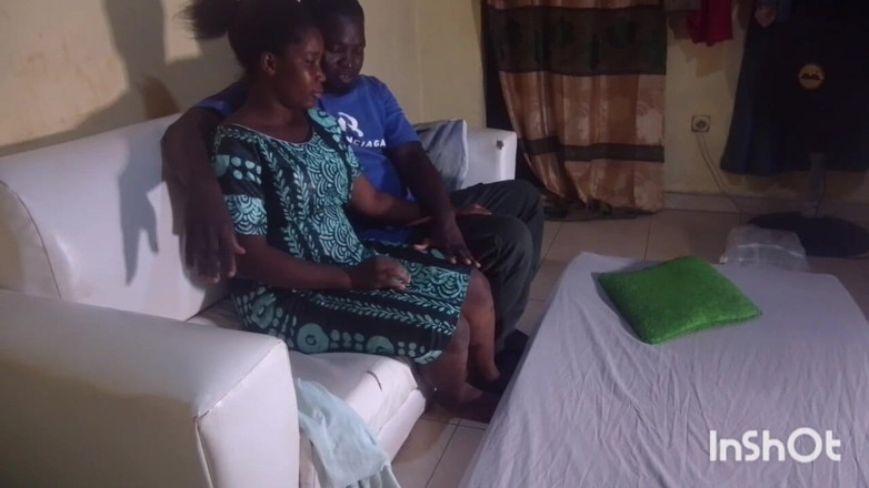 Pornsexlive: Tuan tanah bersama saya meniduri saya pada waktu malam