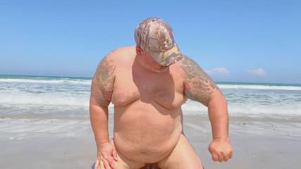 Hand-Free-Daddy-Chub: Отставной футбольный тренер раздевается на ключевом западе Флориды