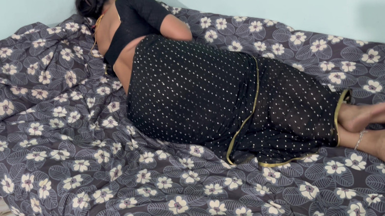 Hotty_ragini: 印度继母共用一张单人床，让继子开心，完整的印地语音频