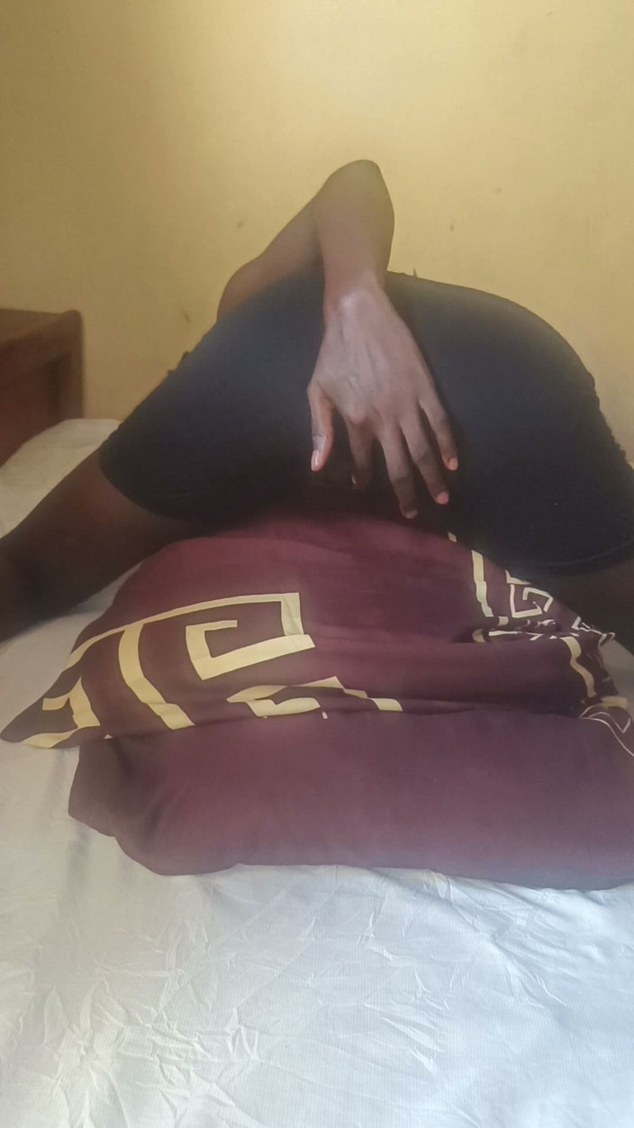 Dwuxxx: Solo Dry Humping on My Pillow