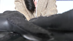 Lady Victoria Valente: 삐걱거리는 가죽 장갑이 당신을 절정에 이르게 해요, 빅토리아 발렌테 부인.