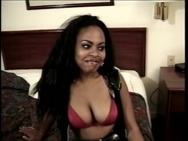 Best Butts: Watch this black girl in the hotel suck on some...