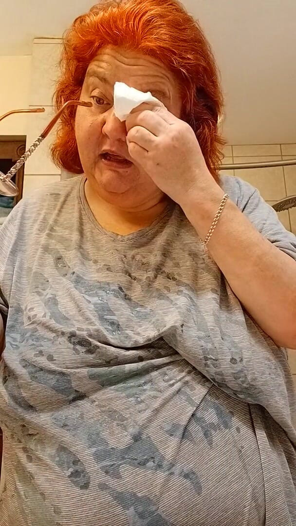 BBW nurse Vicki adventures with friends: bahut jyada khaaya aur naak men gandgi daali