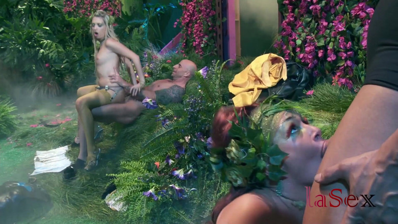 La sex: Batfuck gaat de tuin van lust van Poison Envy binnen...