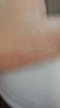 MILF cu ochelari de soare POV blowjob cu spermă în gură