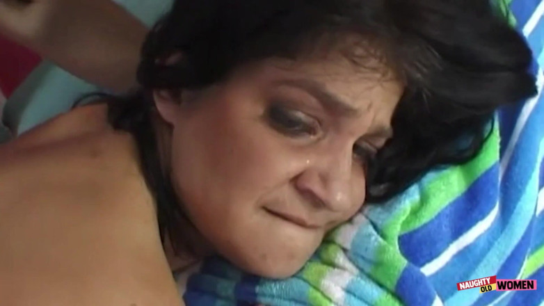 Naughty old women: Незважаючи на те, що заміжня повія обожнює трахати красивих чоловіків і розповідати про це своєму чоловікові