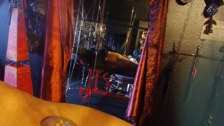 Queen_of_BDSM: Herrin Nadelt Deinen Hodensack!