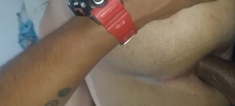 Il mio toro nero sta aprendo sempre più il culo di mio marito cornuto