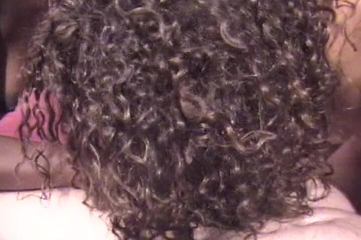 Vintage Life: प्यारी साँवली और उसकी लेस्बियन पार्टनर को देखने का बिंदु में भरी हुई छड़ को खुश करना पसंद है