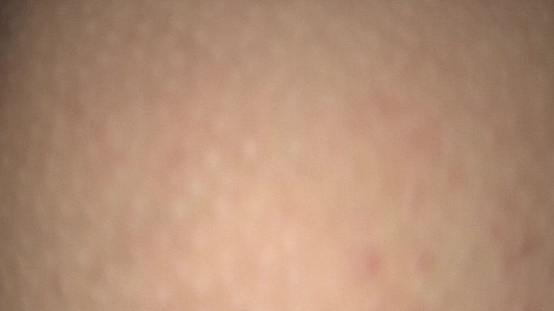 AngyAmazon: 我的绿帽奴摩擦他的小鸡巴，直到以传教士体位粗暴地操我