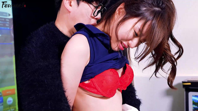 Fewoovcom: Seorang pelajar kolej perempuan berusia 23 tahun yang membayar rahmat dengan...