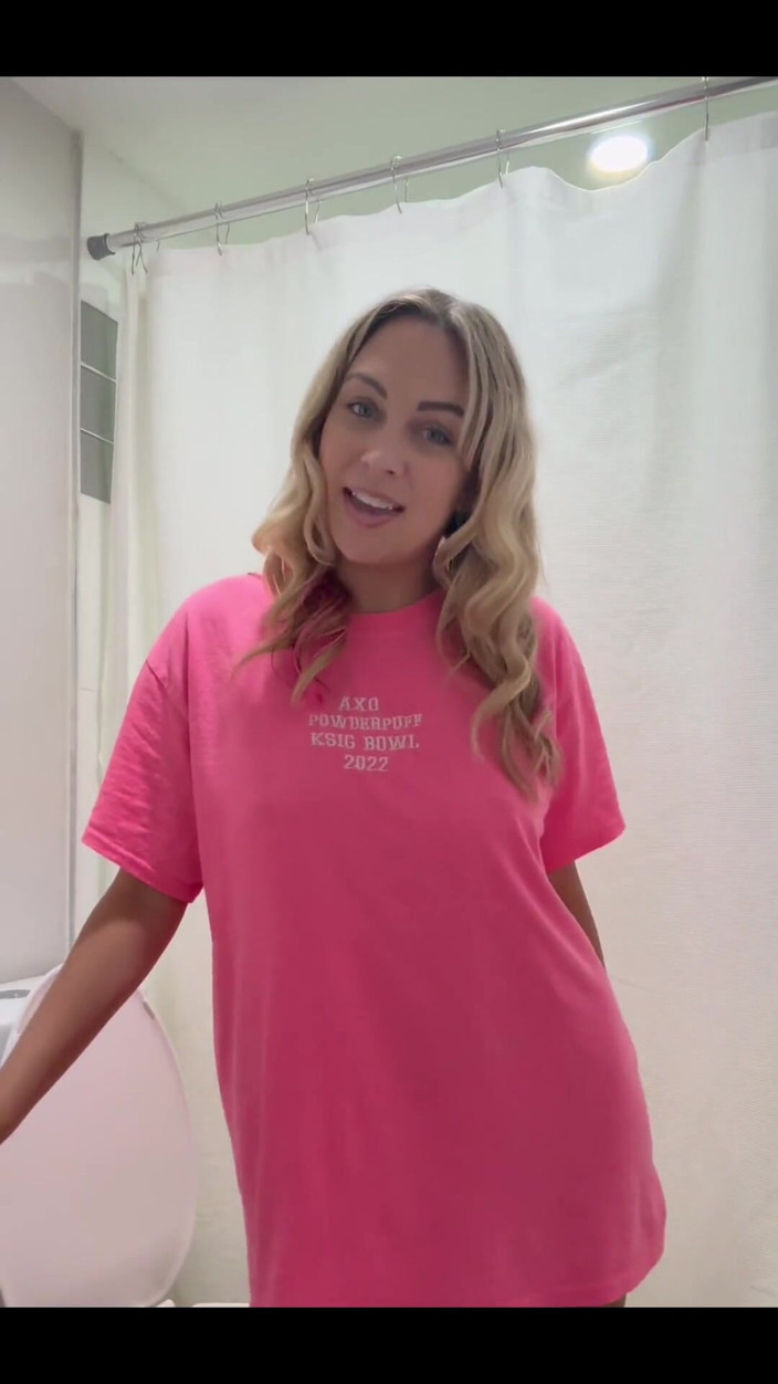 Tiffstreatsxoxo: Standing Over My Guest Bathroom