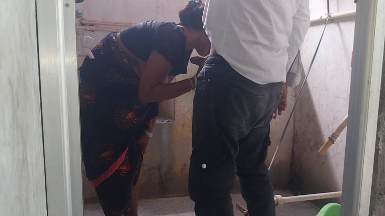 Pooja raniji: Pooja india viene al baño, mamada dura follando