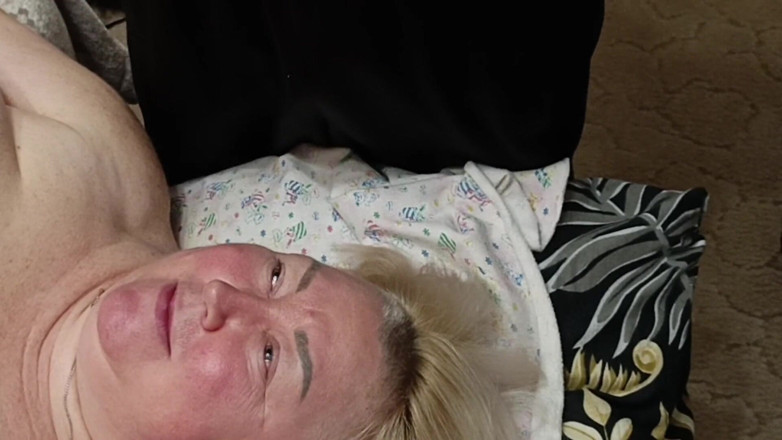 Zona901: Stiefmutter bekommt einen schluck sperma, nachdem mein schwanz gewichst ist