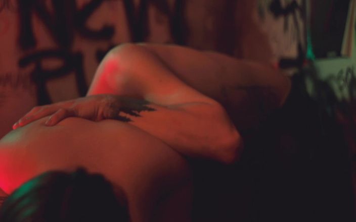 Quente club: Nath wolowski和Mon_brule把她们的身体当作快乐的对象