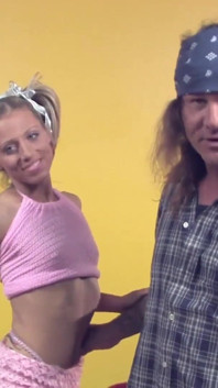 Jenna james ist ein junges mädchen, das es in den arsch nimmt und es genießt