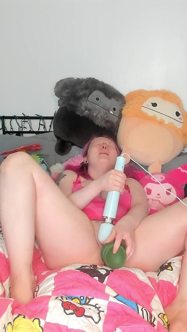 Lori Critter: Orgasmi di fantasia intensa con il dildo