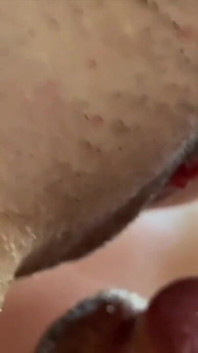 Acordando com esguicho na minha boca eles comem minha buceta e eu molhai meu garoto
