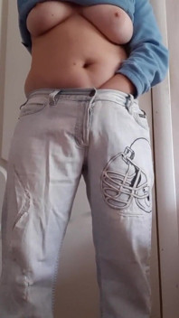 Profesoara matură sexy se masturbează în secret