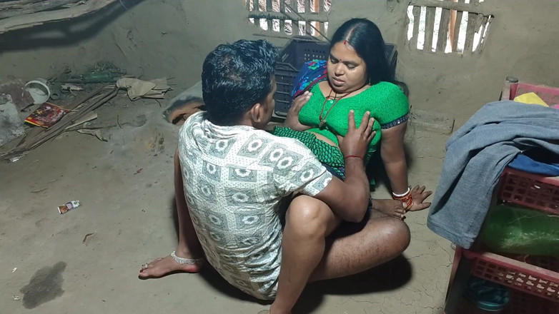 Raju Raju: Seronok mengongkek wanita jiran berbogel di kampung kongkek panas