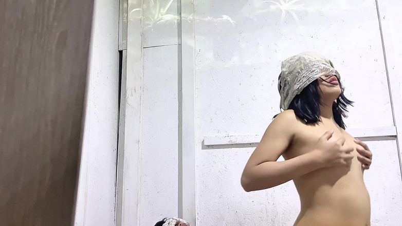 Armando Vicente: 与饥渴的菲律宾女郎一起用iphone拍摄性爱,他骑乘她继兄弟的鸡巴,他舔她的屁股