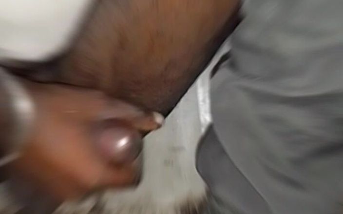 Crazy boy moment: デジの男の子がバスルームで自慰行為をしている