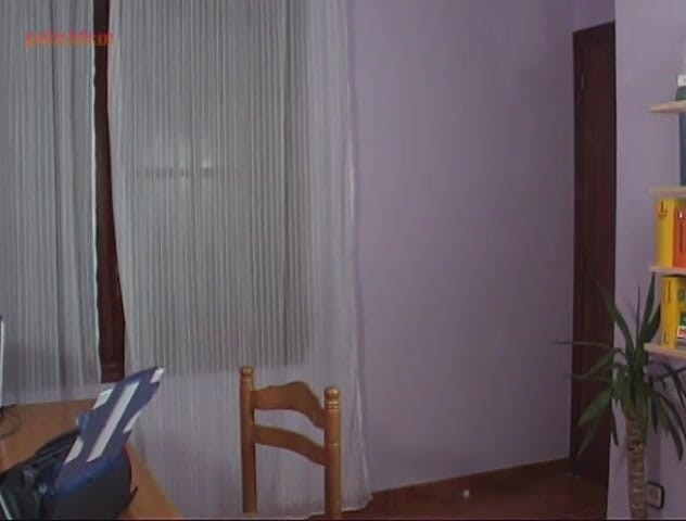 Spanking Server: Studentele obraznice sunt lovite și biciuite