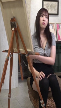 Una studentessa del college d'arte guarda la masturbazione mentre disegnano!