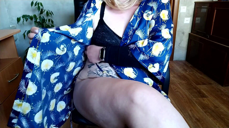 Elena: Heiße MILF mit dickem bauch rasiert ihre haarige muschi