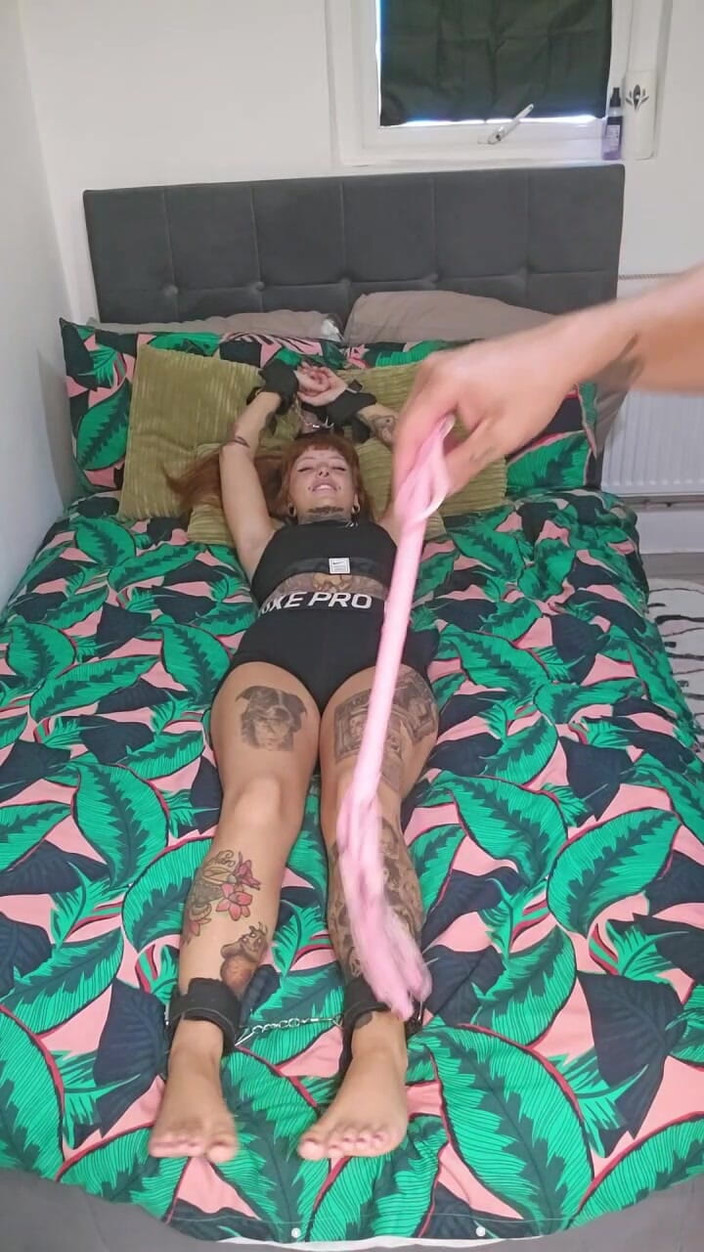 Only Owain: Лоскотаю мою дівчину