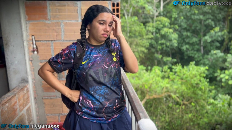 MeGanSxx: 나는 농촌 소녀를 설득해 나와 섹스하게 했다