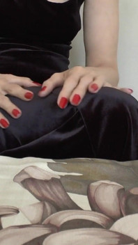 มือสวย เล็บยาวสีแดง JOI คุณนายวิคตอเรีย วาเลนเต้