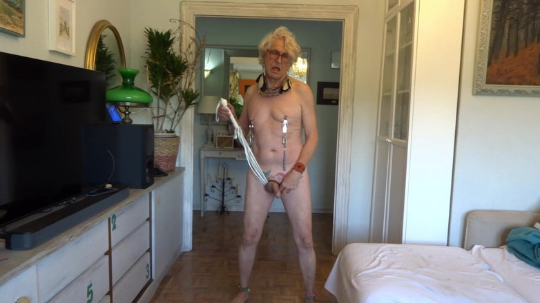 Carlatx: Une Salope Espagnole Transsexuelle Flagelle Sa Bite