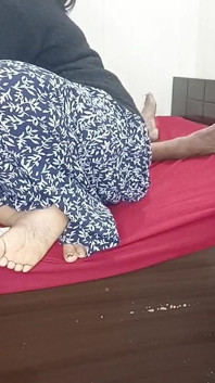 भारतीय देसी प्रेमिका प्रेमी के कमरे में आती है और प्रेमी प्रेमिका को चोदता है पूरी हिंदी गंदी बात