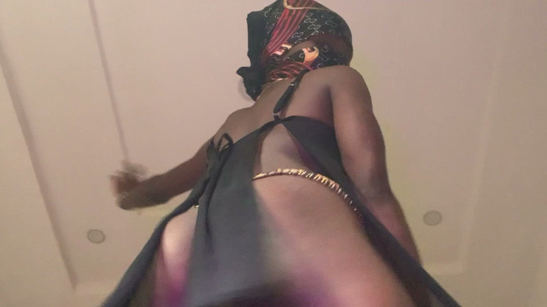 Browngurl234: Browngurl 234 Baile sensual en lencería vestido de belleza con curvas...