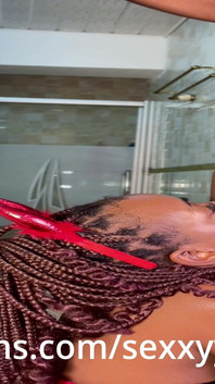 Litttle demon gırtlağına kadar sikiliyor